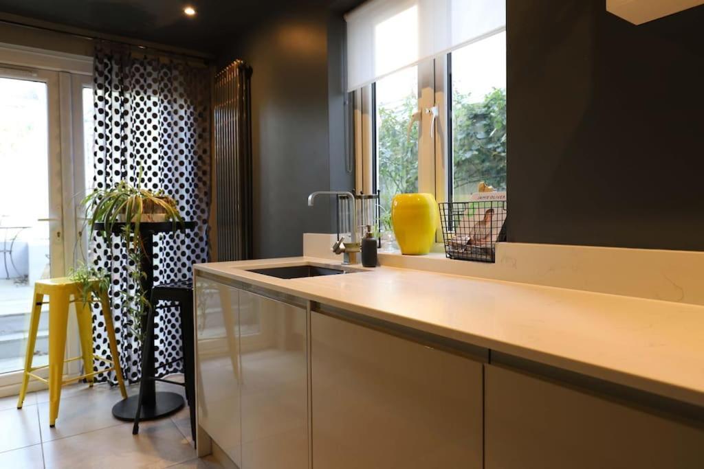 Villa Stylish Townhouse 15 Mins To Laines & Seafront Hove Esterno foto
